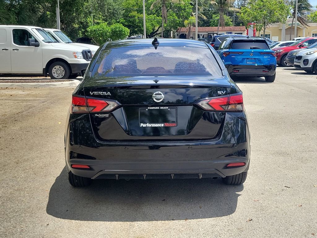 Certified 2022 Nissan Versa SV w/ Trunk Package FWD image 9