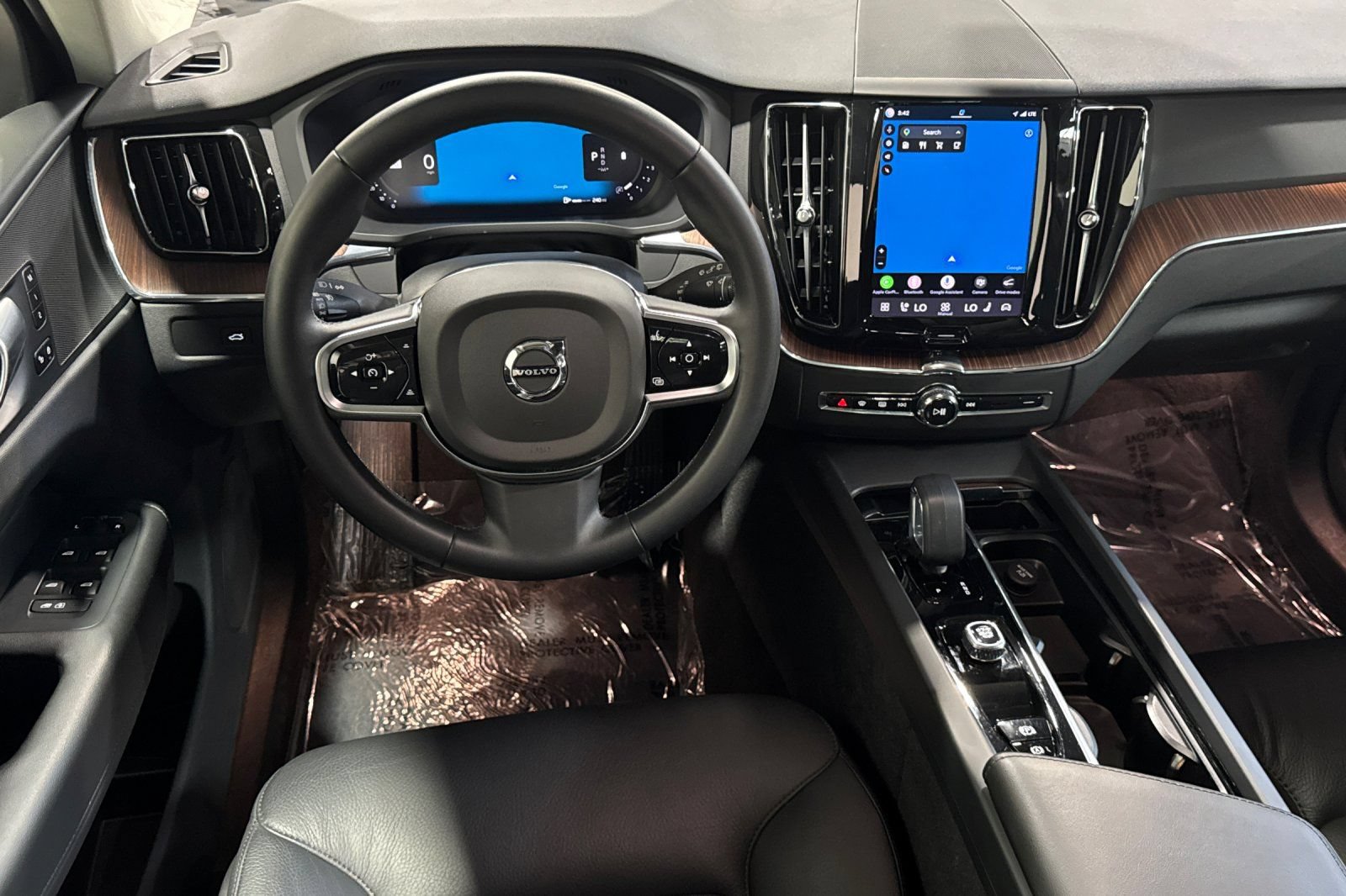 Used 2023 Volvo XC60 B5 Plus w/ Climate Package AWD/4WD image 17