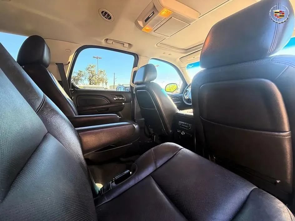 Used 2013 Cadillac Escalade Premium RWD image 18