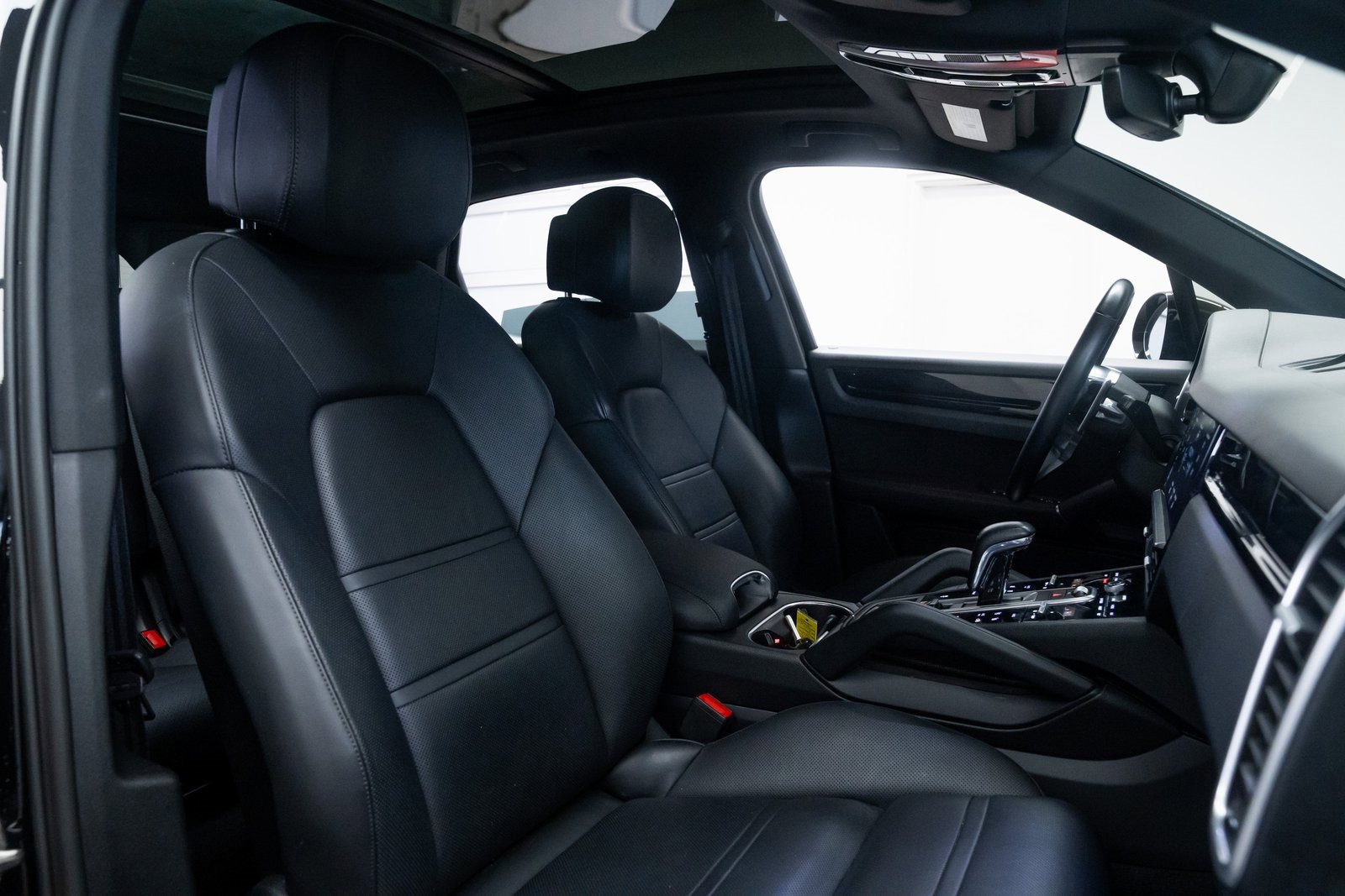 Used 2019 Porsche Cayenne Base image 25