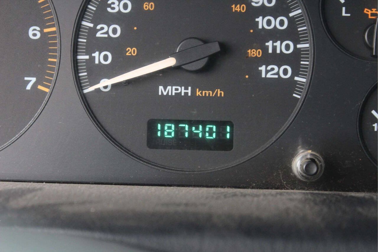 Used 2004 Jeep Grand Cherokee Laredo w/ Convenience Group AWD/4WD image 9