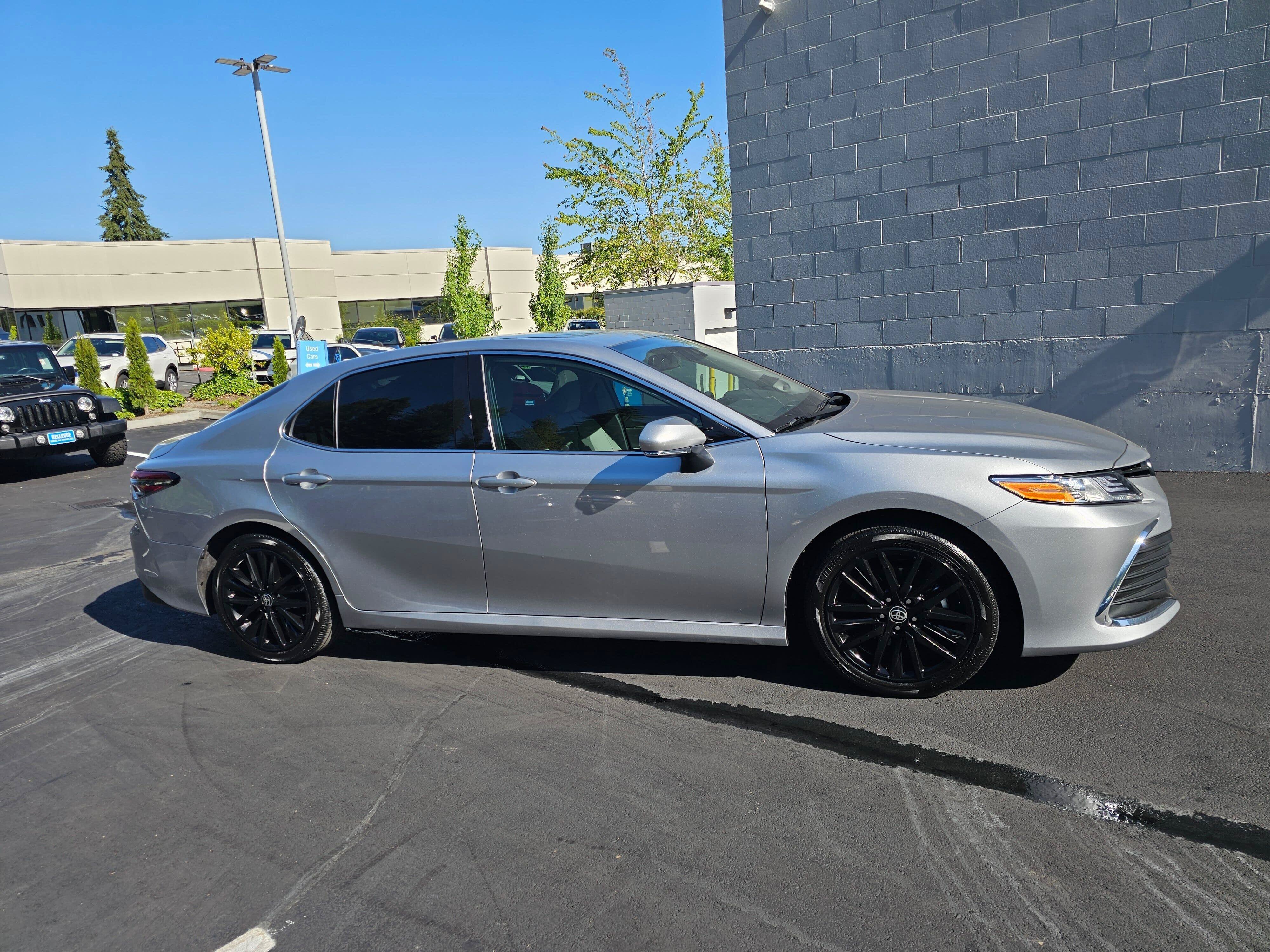 Used 2023 Toyota Camry XLE w/ Navigation Package FWD image 8