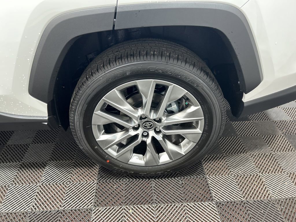 Used 2025 Toyota RAV4 XLE Premium image 27