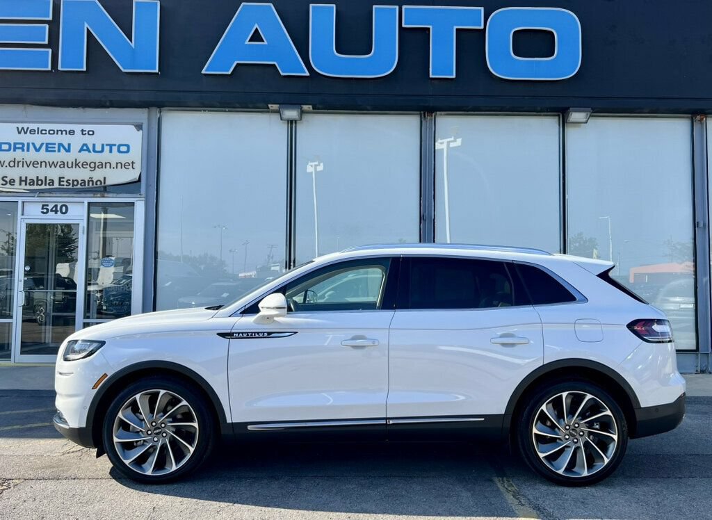Used 2023 Lincoln Nautilus Reserve w/ Equipment Group 202A AWD/4WD image 2