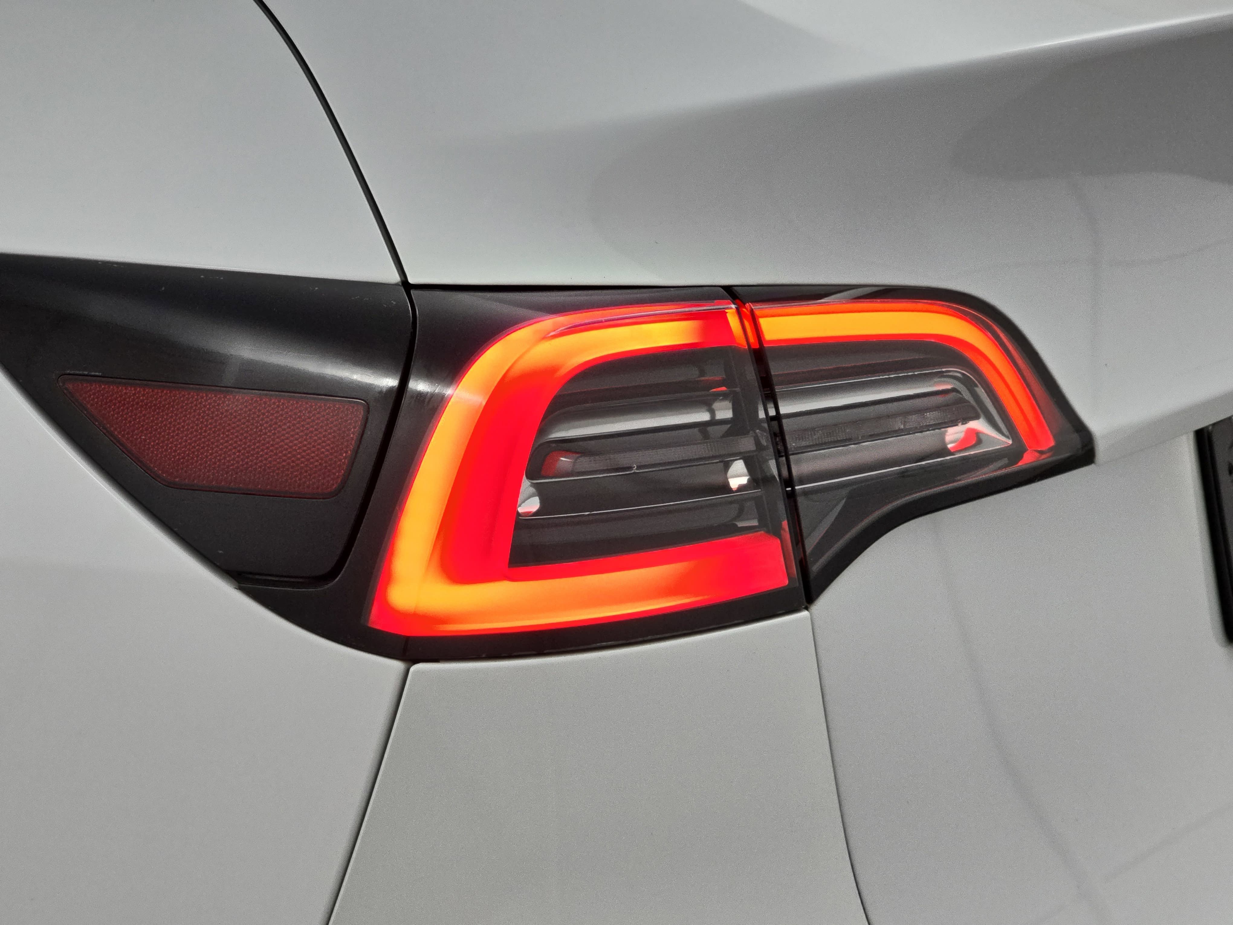 Used 2021 Tesla Model Y Long Range image 34