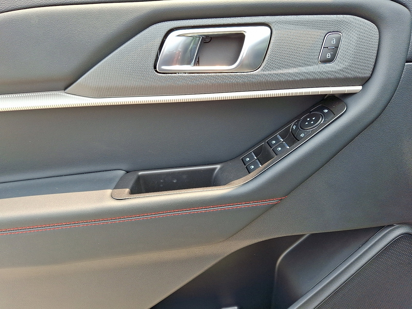 New 2025 Ford Explorer ST-Line image 9