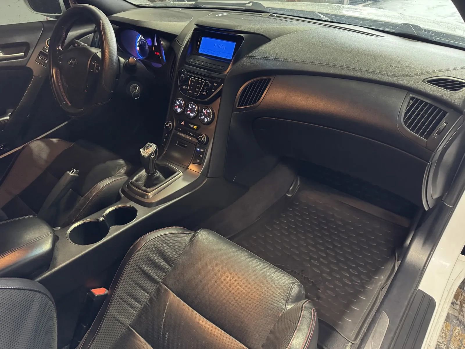 Used 2014 Hyundai Genesis 3.8 image 5