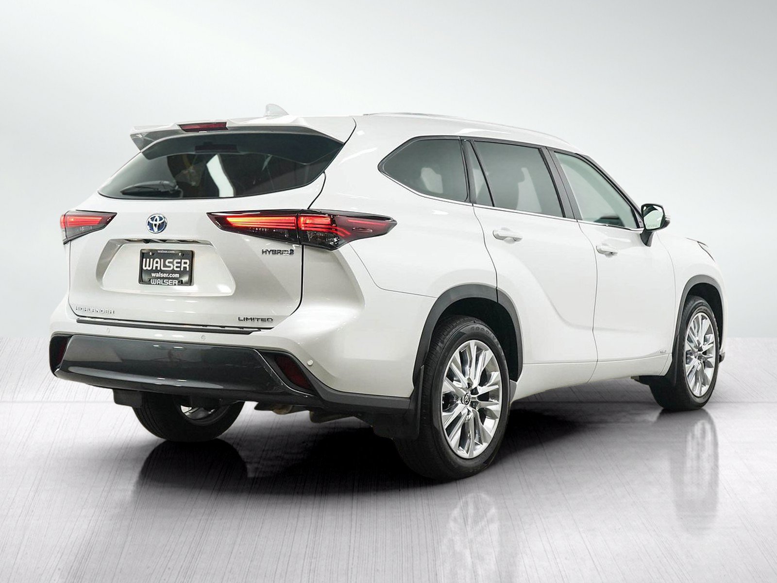 Used 2024 Toyota Highlander Limited AWD/4WD image 6