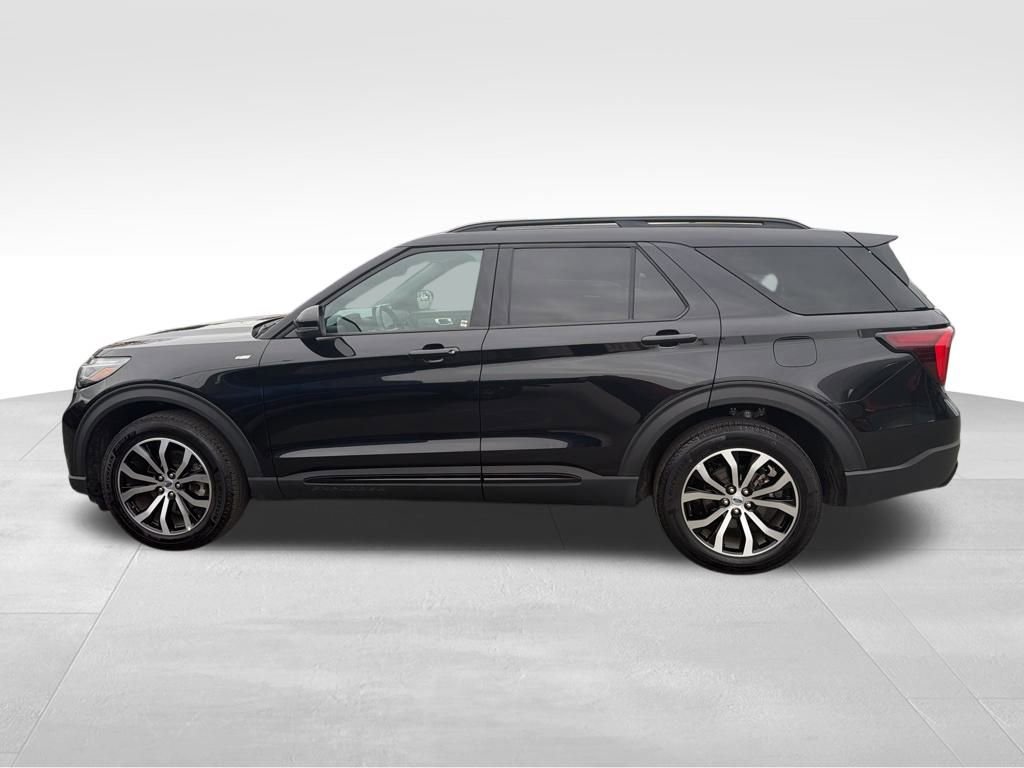 Used 2025 Ford Explorer ST-Line image 2