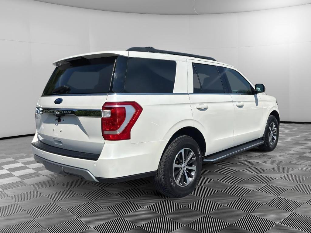 Used 2019 Ford Expedition XLT w/ Equipment Group 202A AWD/4WD image 4