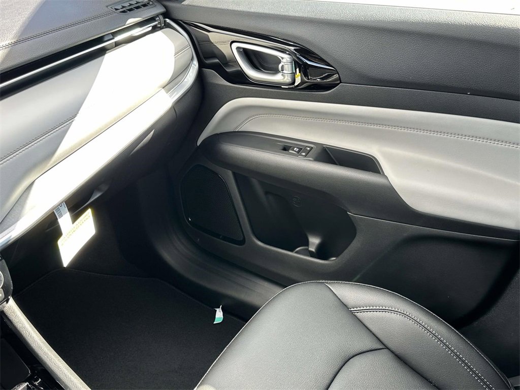 New 2026 Jeep Compass Limited image 17