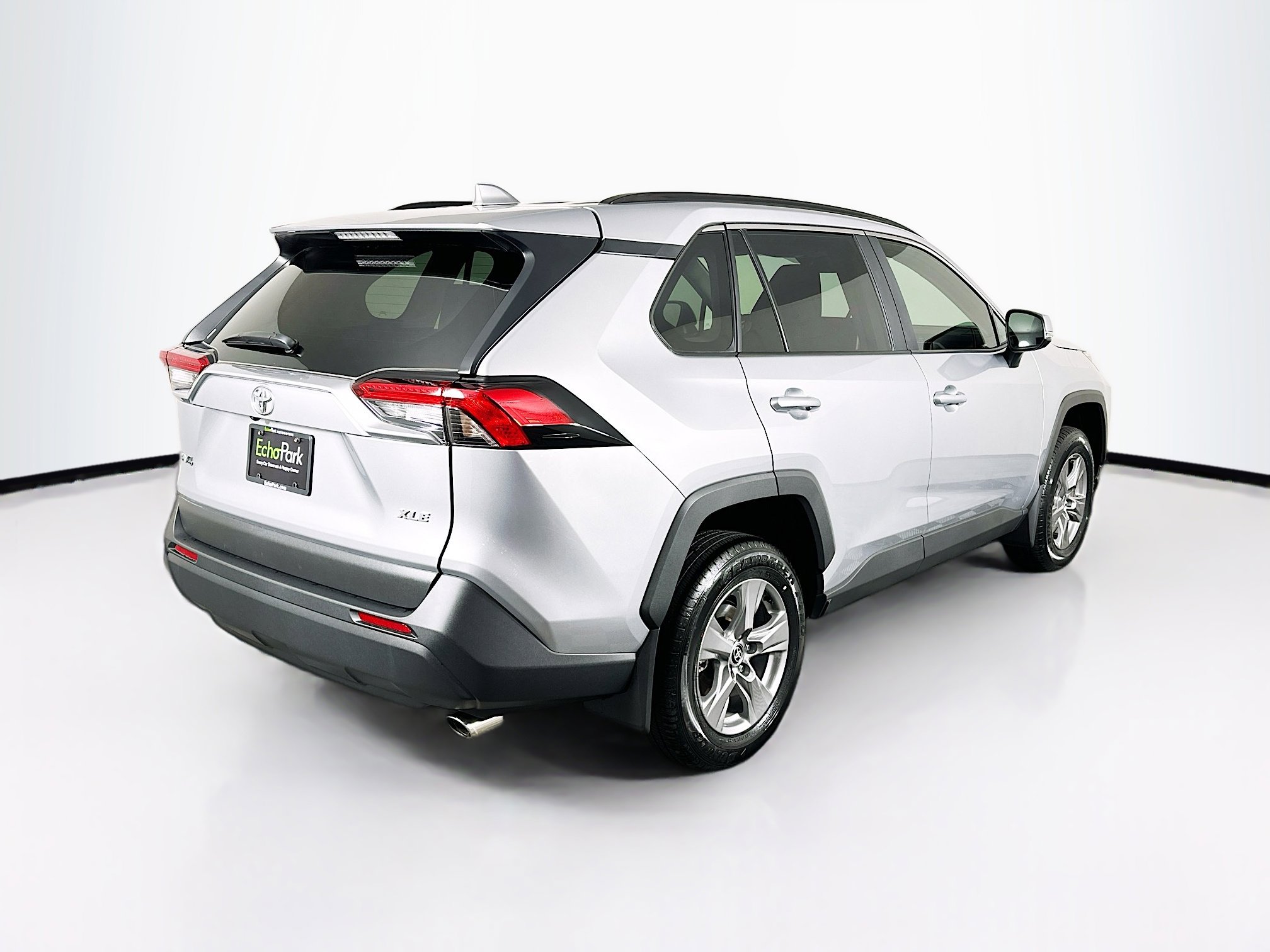 Used 2025 Toyota RAV4 XLE w/ Convenience Package FWD image 9
