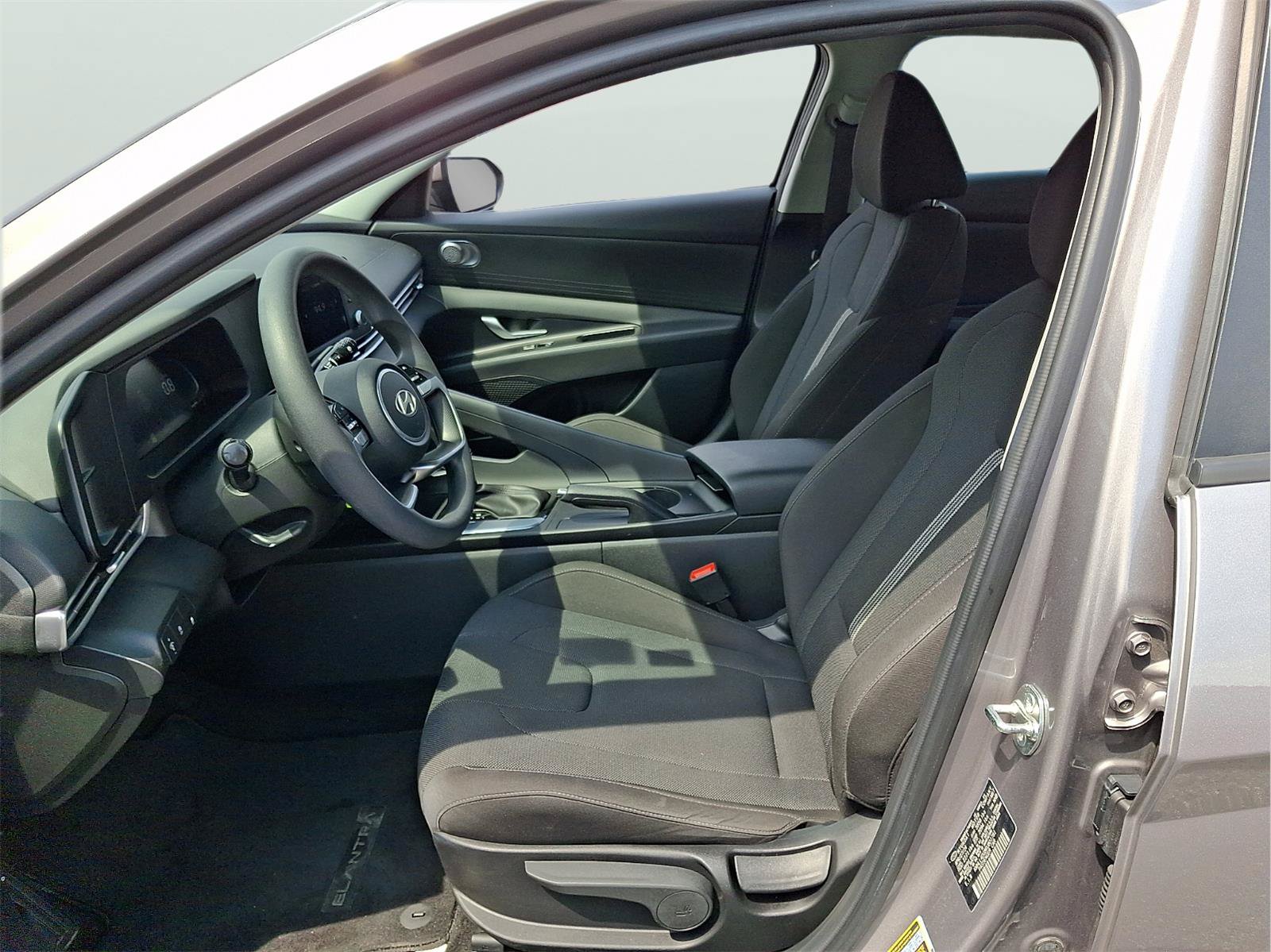 Certified 2024 Hyundai Elantra SE FWD image 11