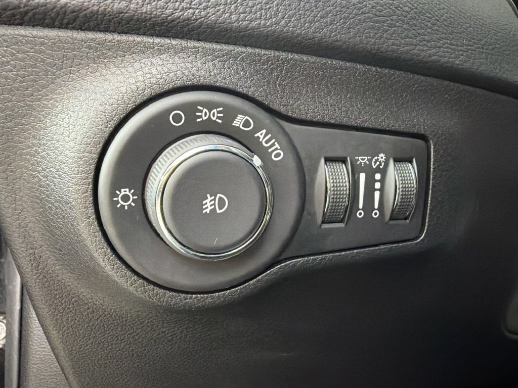 Used 2018 Jeep Compass Latitude w/ Popular Equipment Group AWD/4WD image 37