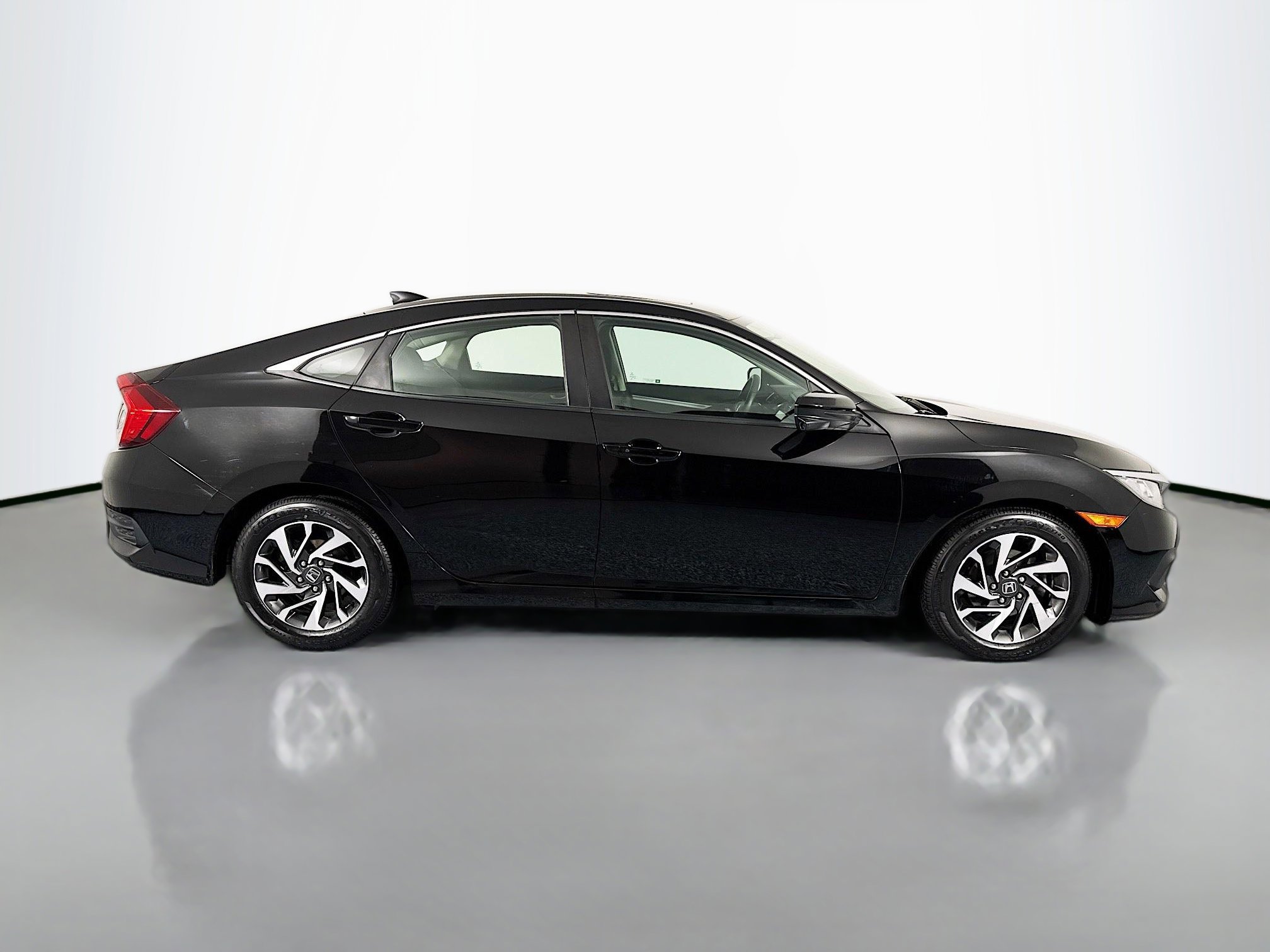 Certified 2018 Honda Civic EX image 4