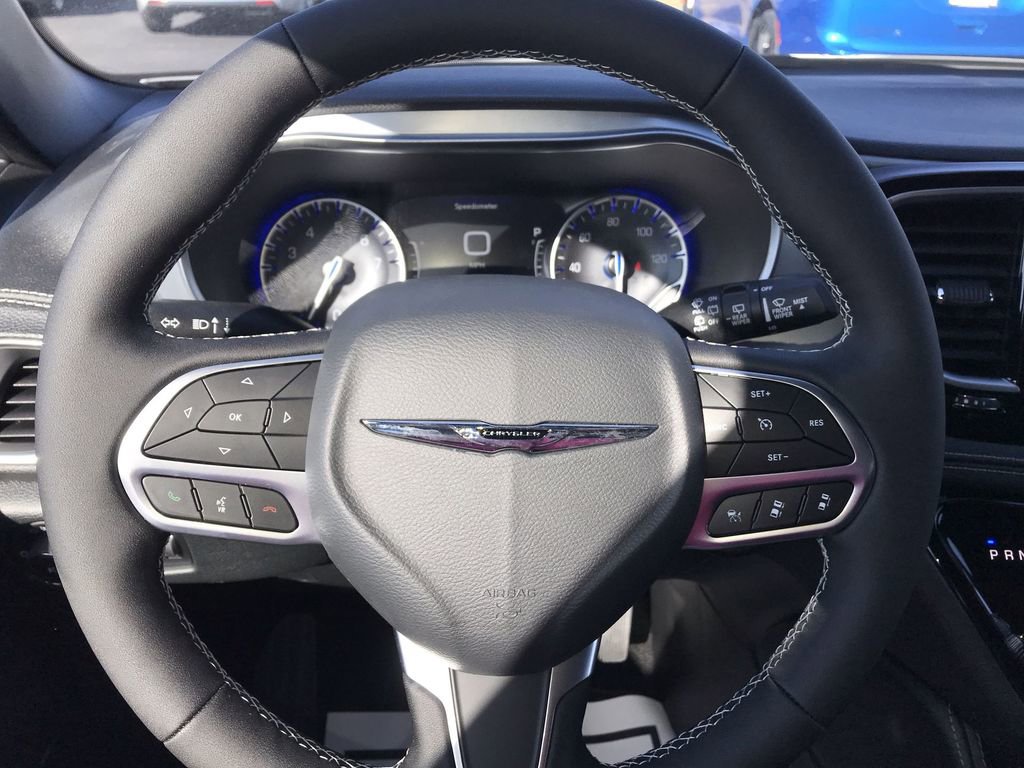 New 2026 Chrysler Pacifica Limited w/ Uconnect Theater Family Group FWD image 14