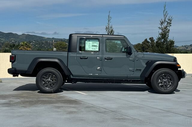 New 2026 Jeep Gladiator Sport AWD/4WD image 3