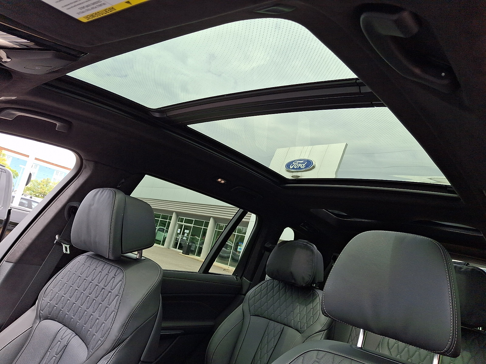 Used 2025 BMW X7 M60i w/ Executive Package AWD/4WD image 21