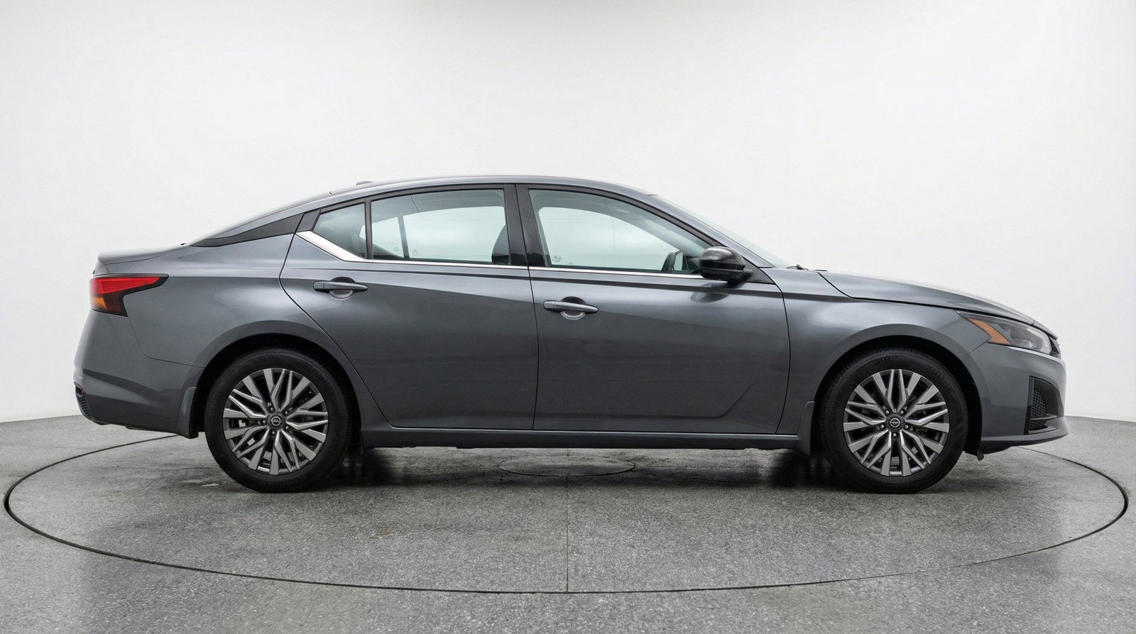 Used 2025 Nissan Altima 2.5 SV FWD image 11
