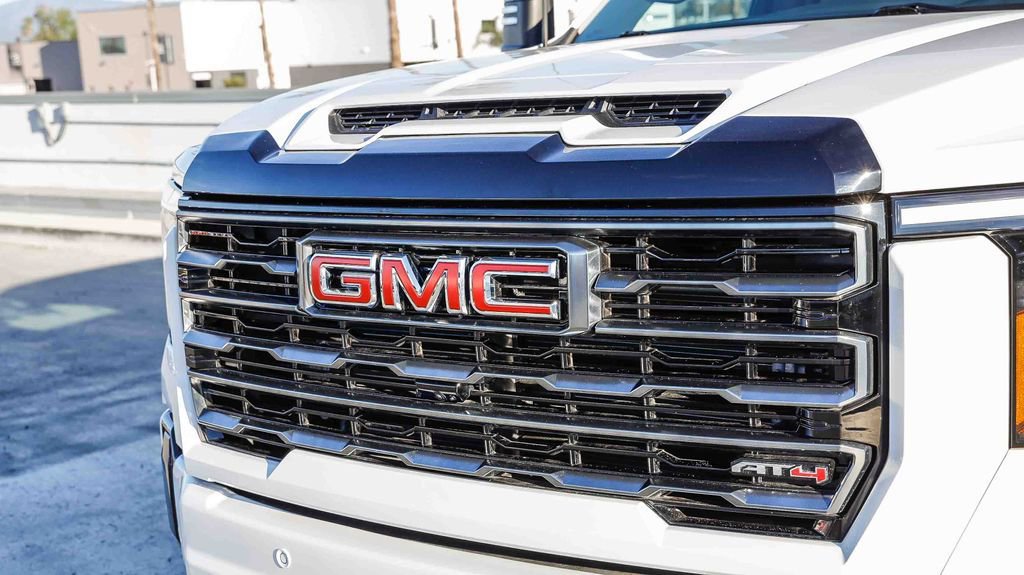 Used 2025 GMC Sierra 2500 AT4 image 6