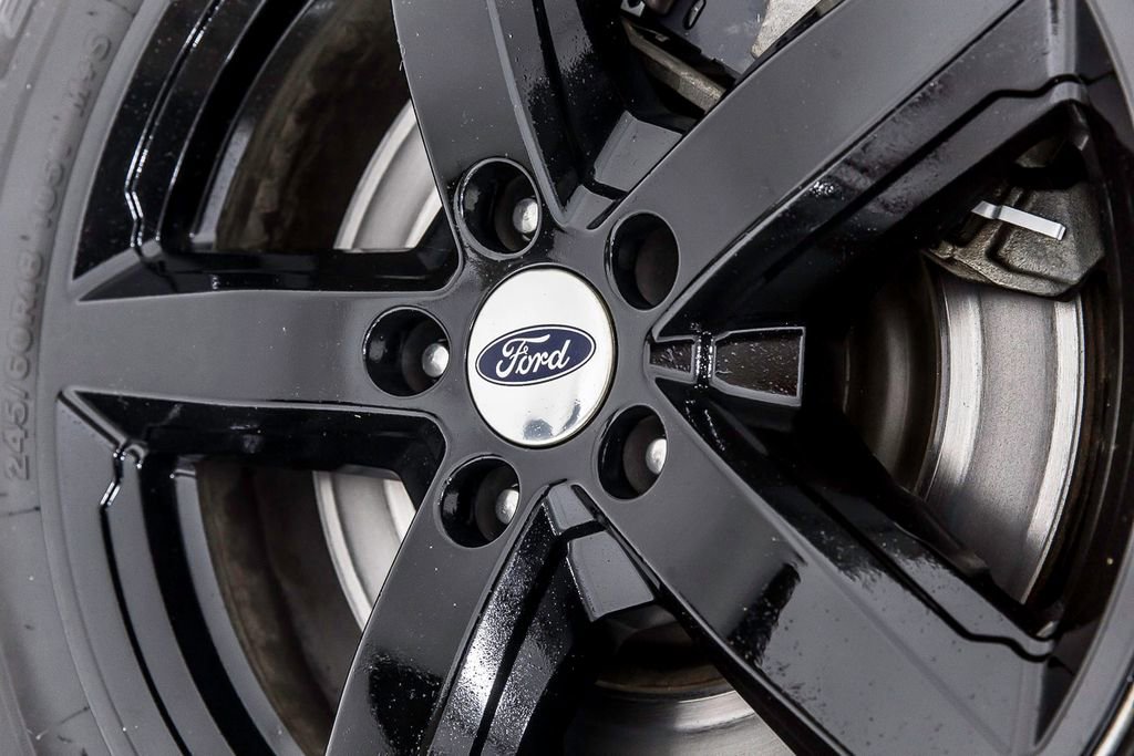 Used 2018 Ford Explorer XLT image 40