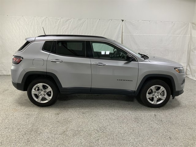 Used 2023 Jeep Compass Latitude image 4