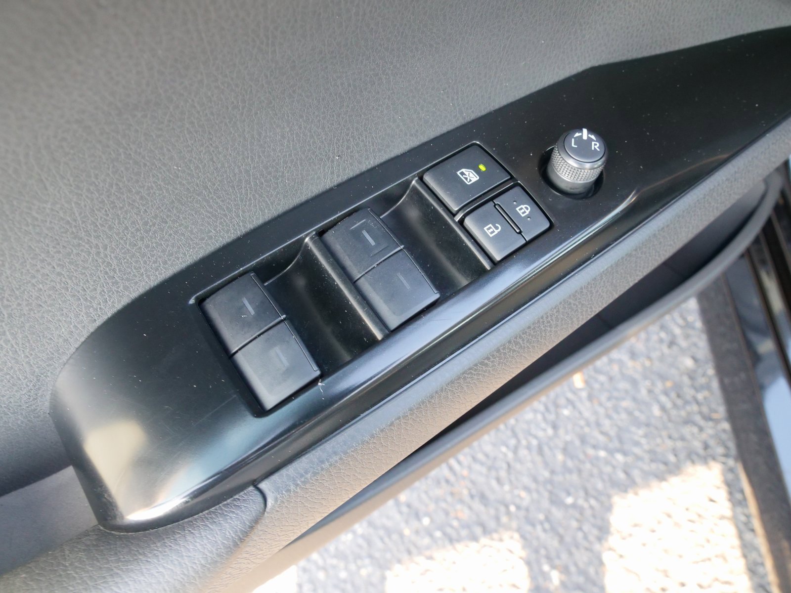 Used 2025 Toyota Camry LE image 18