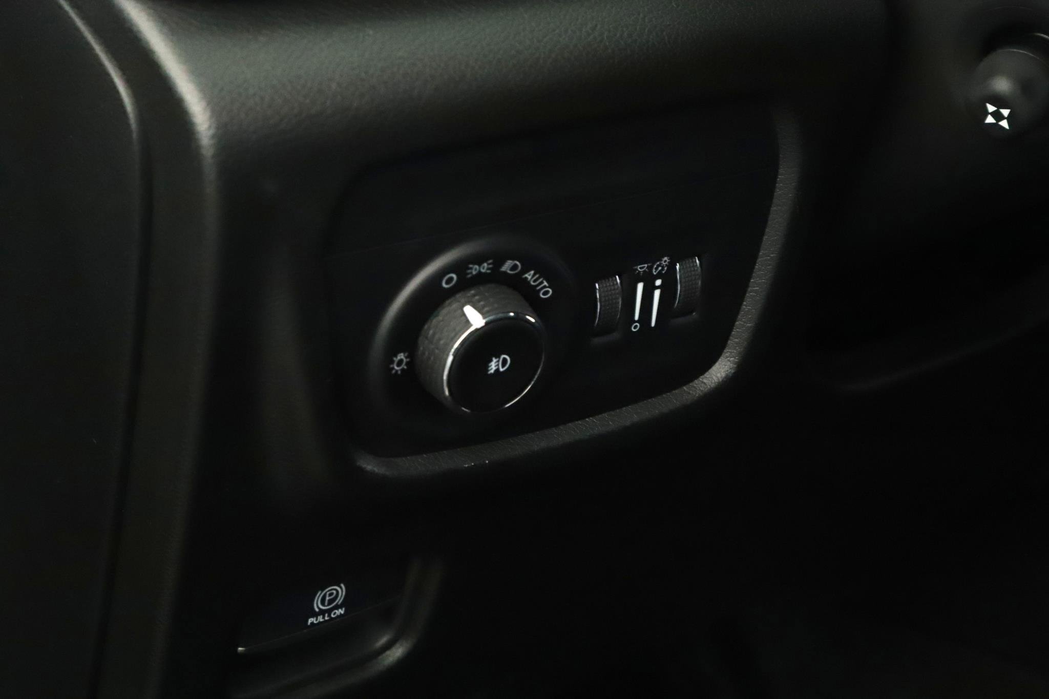 Used 2023 Jeep Grand Cherokee L Limited w/ Luxury Tech Group II image 10