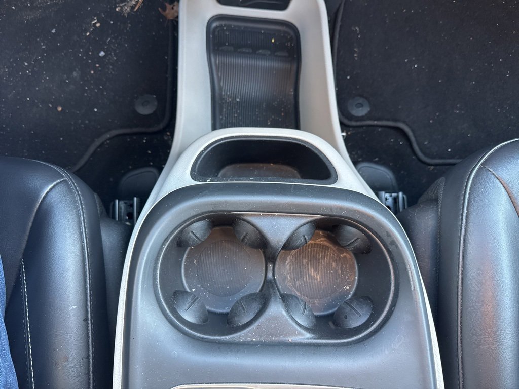 Used 2024 Chrysler Pacifica Touring-L image 37