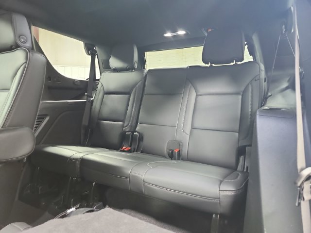 Used 2025 GMC Yukon Denali RWD image 37