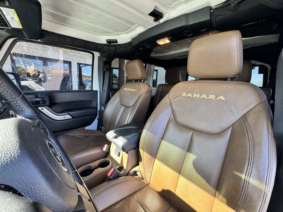 Used 2014 Jeep Wrangler Unlimited Sahara w/ Connectivity Group AWD/4WD image 10