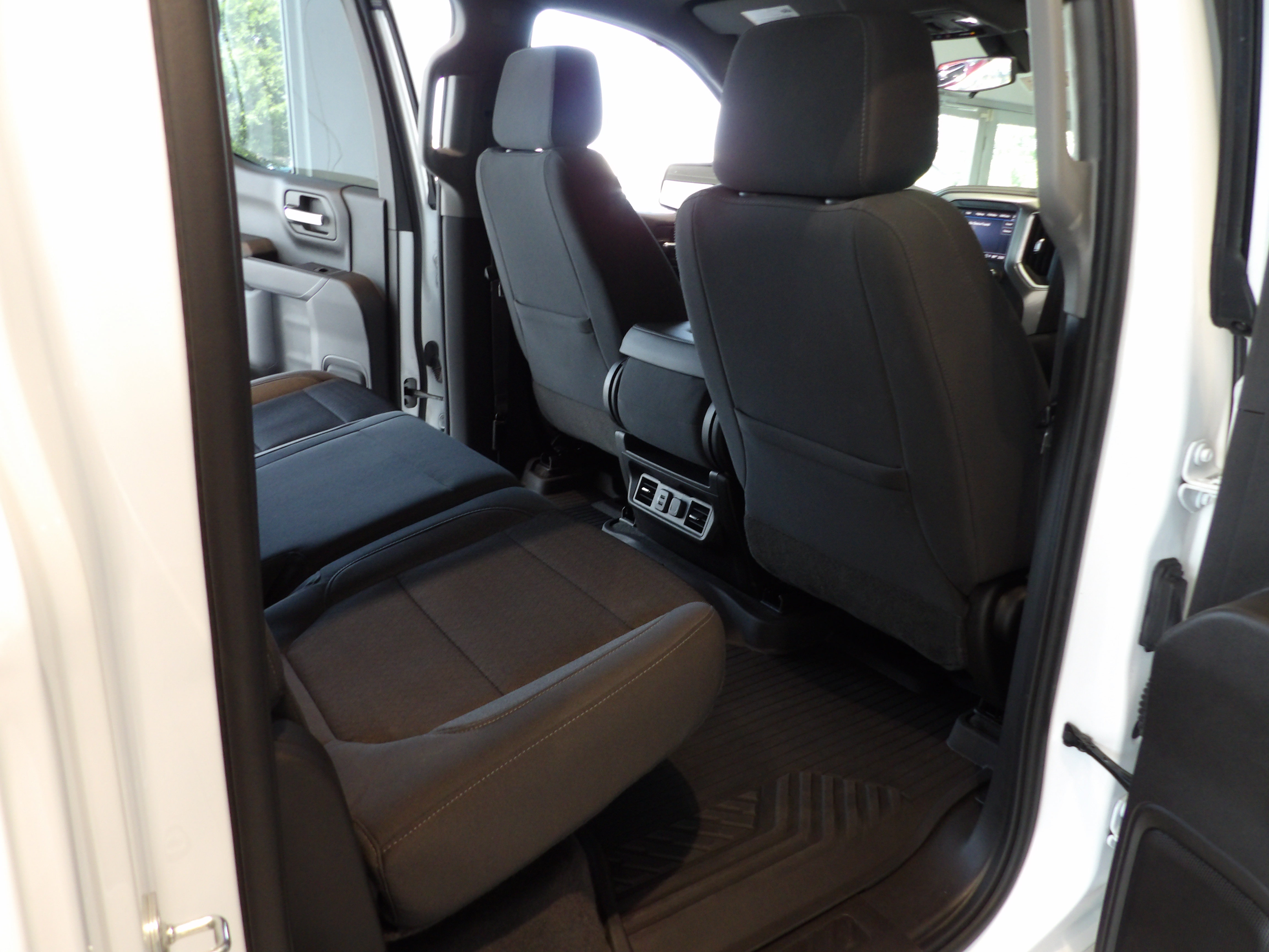 Used 2021 Chevrolet Silverado 1500 LT AWD/4WD image 20