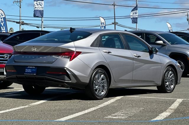 Certified 2025 Hyundai Elantra Hybrid FWD image 5