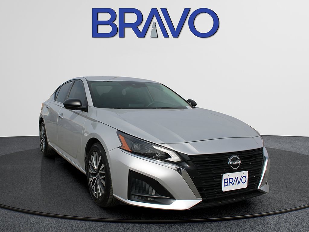 Used 2024 Nissan Altima 2.5 SV image 3