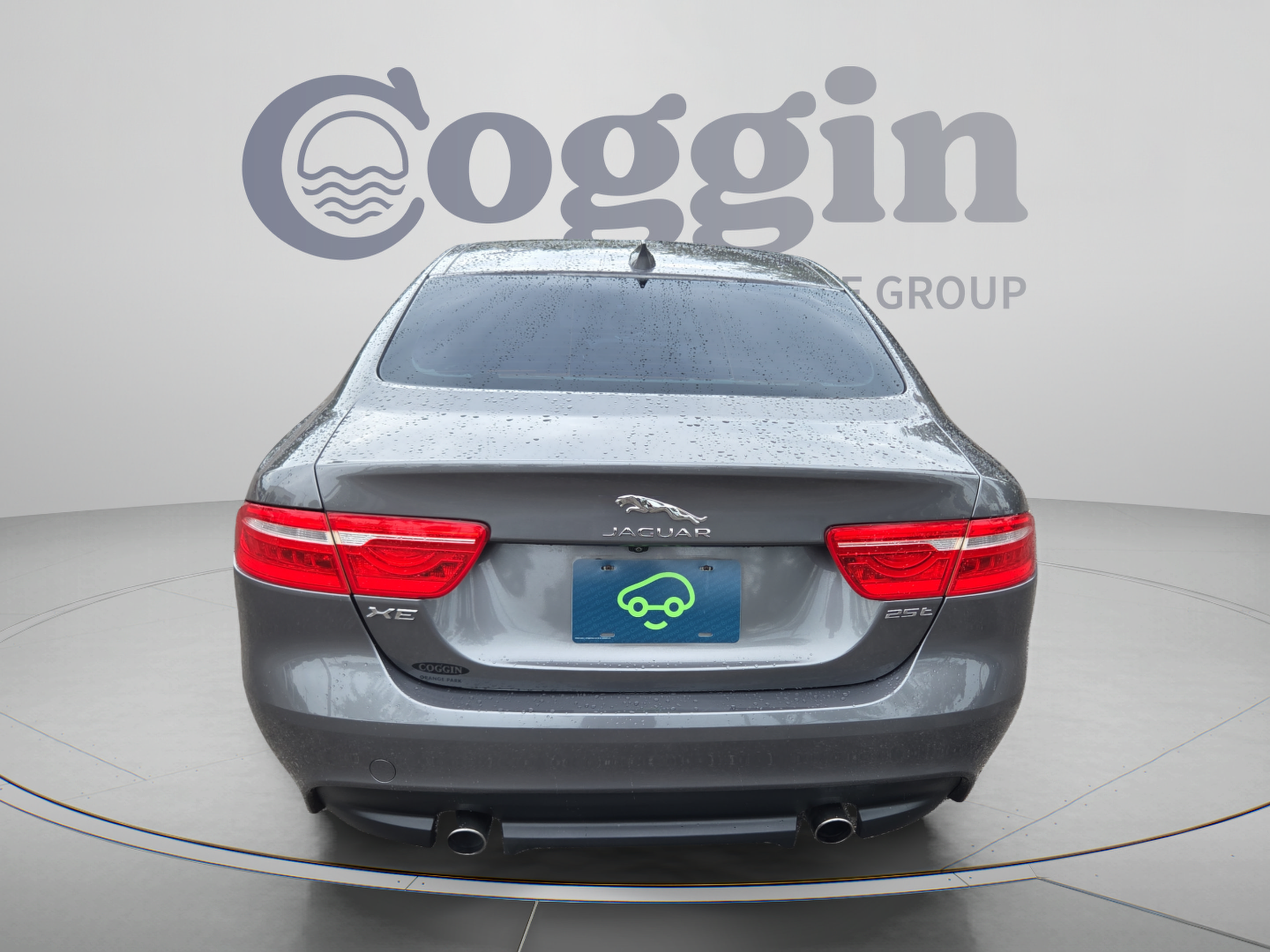 Used 2017 Jaguar XE Prestige RWD image 4