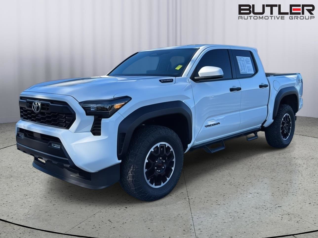 Used 2025 Toyota Tacoma TRD Off-Road image 2