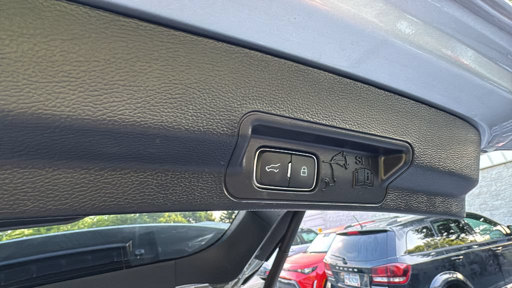 Used 2021 Ford Explorer Limited AWD/4WD image 32