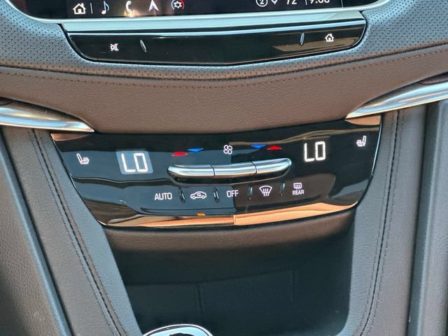 Used 2022 Cadillac XT5 Premium Luxury w/ LPO, ONYX Package AWD/4WD image 4