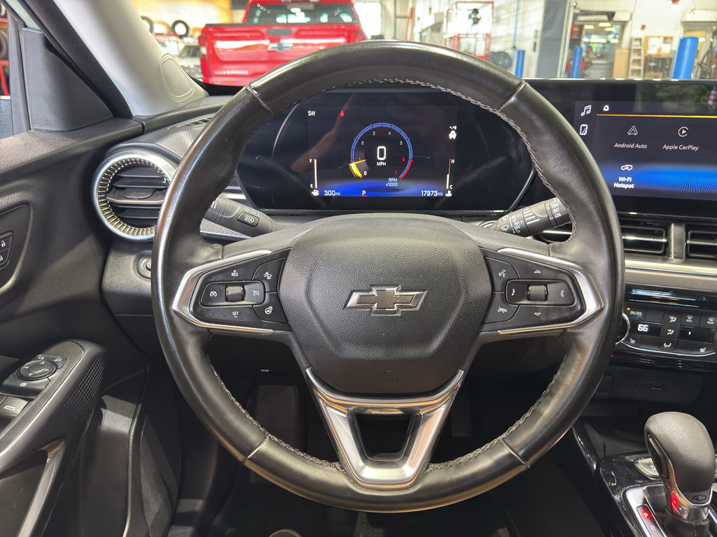 Used 2025 Chevrolet Trax ACTIV w/ Sunroof Package FWD image 20
