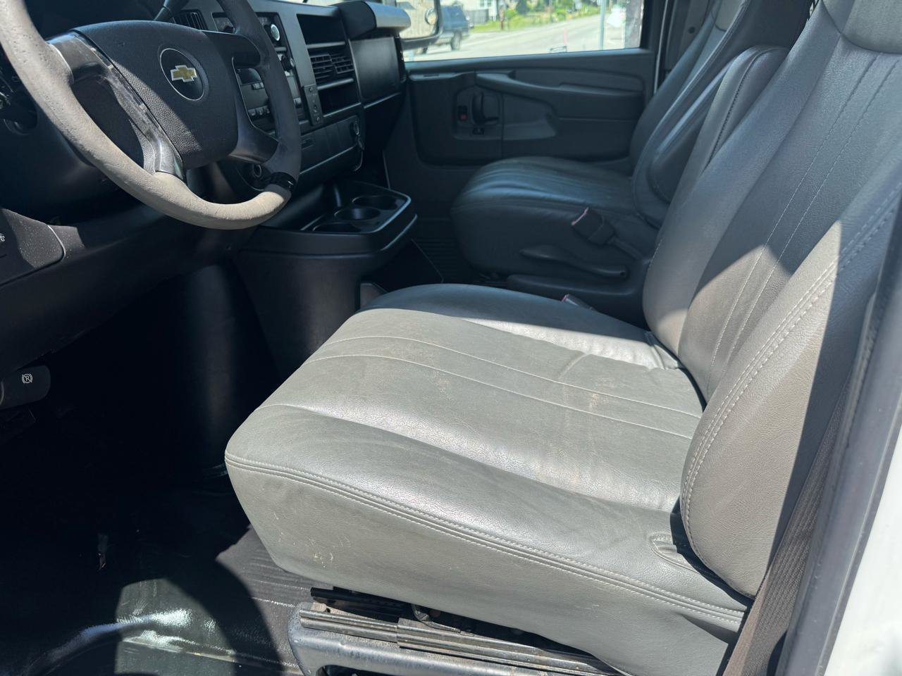 Used 2011 Chevrolet Express 1500 RWD image 6