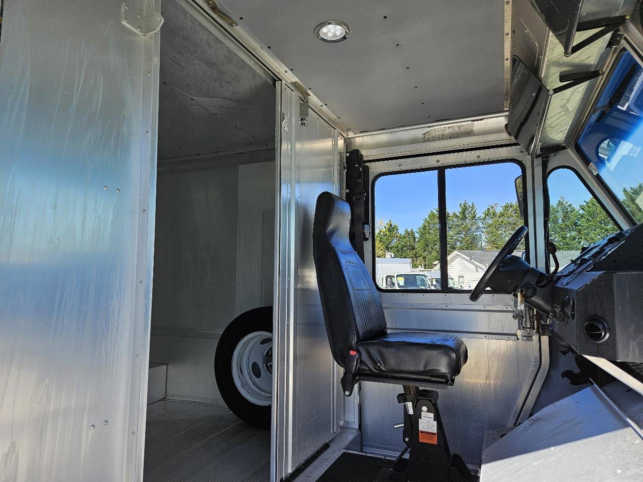 Used 2013 Ford E-350 and Econoline 350 Super Duty w/ Air Conditioning Prep Pkg image 23