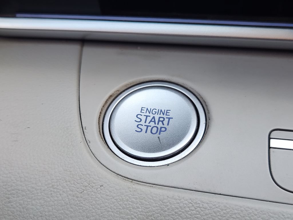 Used 2024 Hyundai Elantra Limited FWD image 17