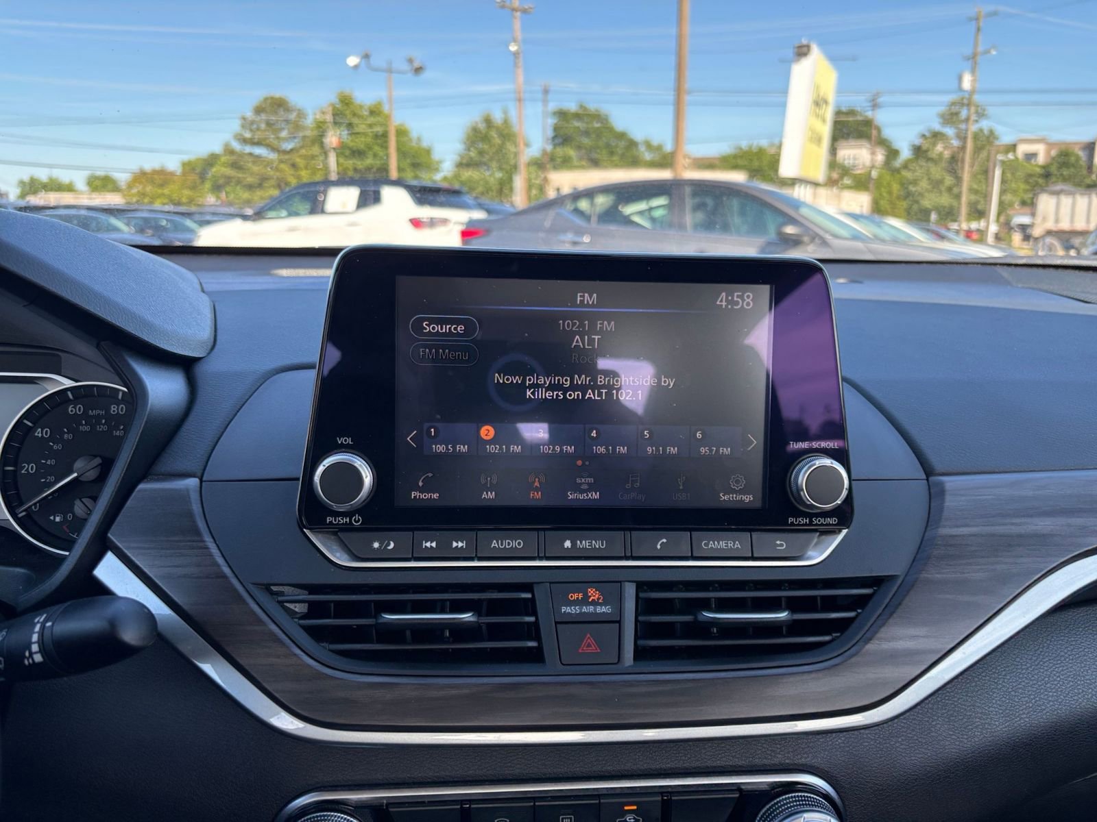 Used 2025 Nissan Altima 2.5 SV FWD image 20
