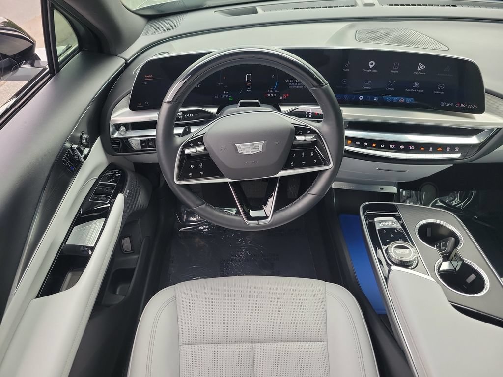 Certified 2024 Cadillac Lyriq Luxury AWD/4WD image 18