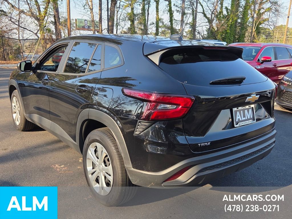 Used 2025 Chevrolet Trax LS image 3