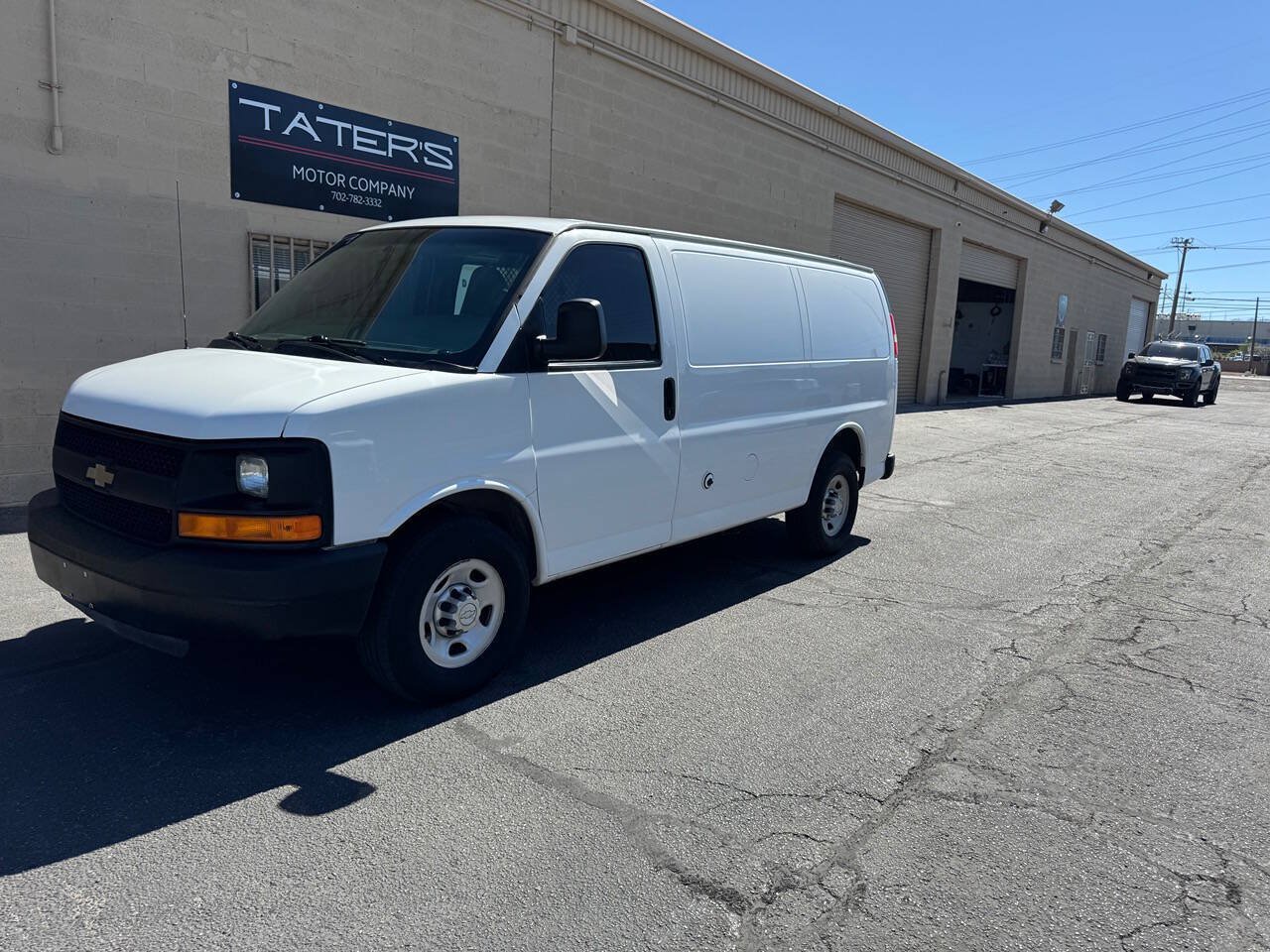 Used 2015 Chevrolet Express 2500 RWD image 3