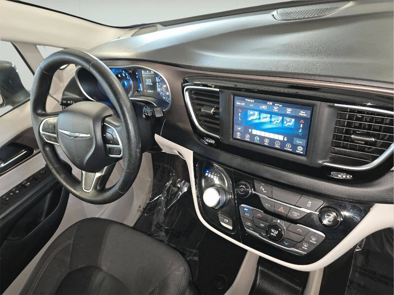 Used 2019 Chrysler Pacifica L FWD image 49