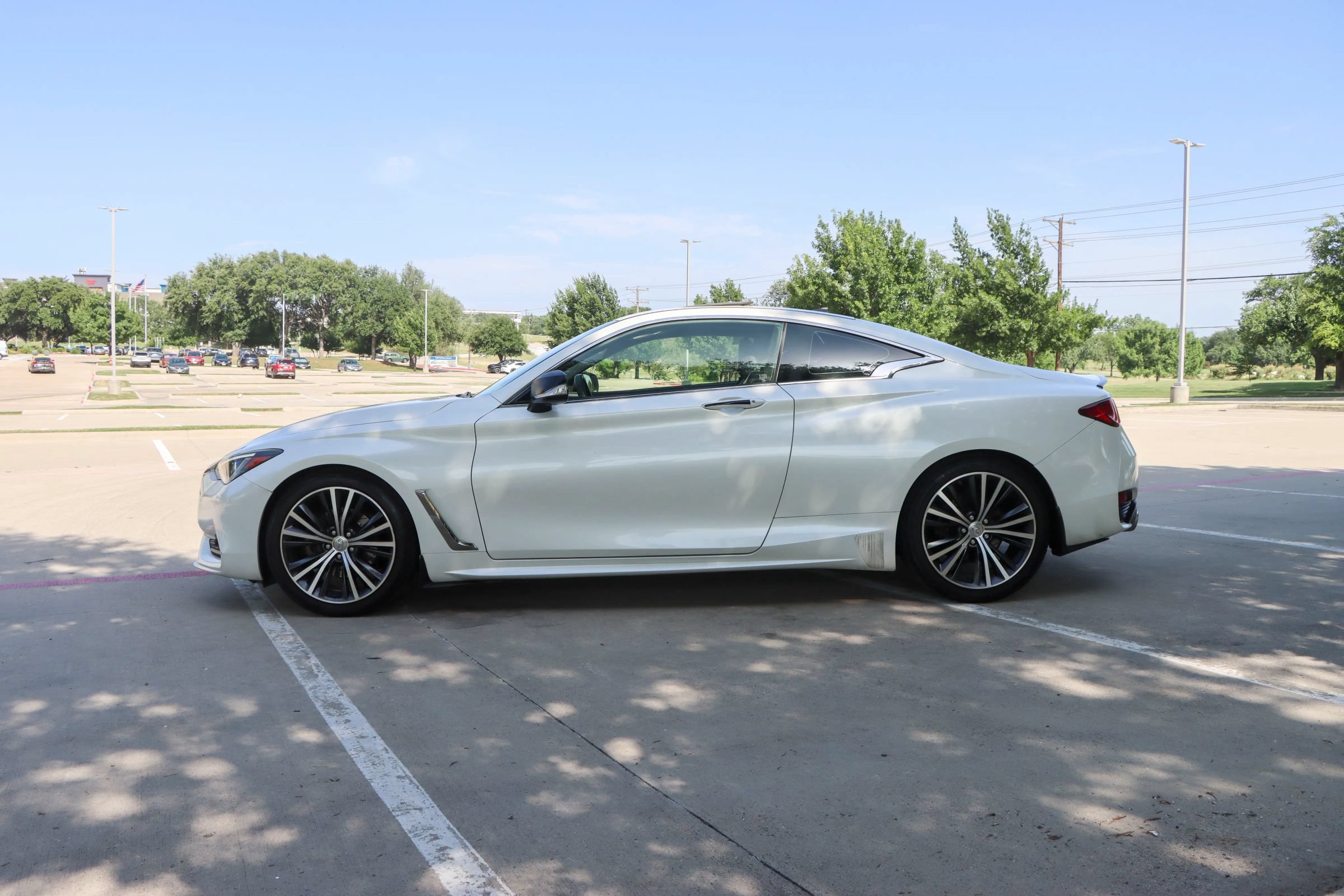 Used 2017 INFINITI Q60 3.0t w/ Premium Plus Package 3.0T RWD image 4