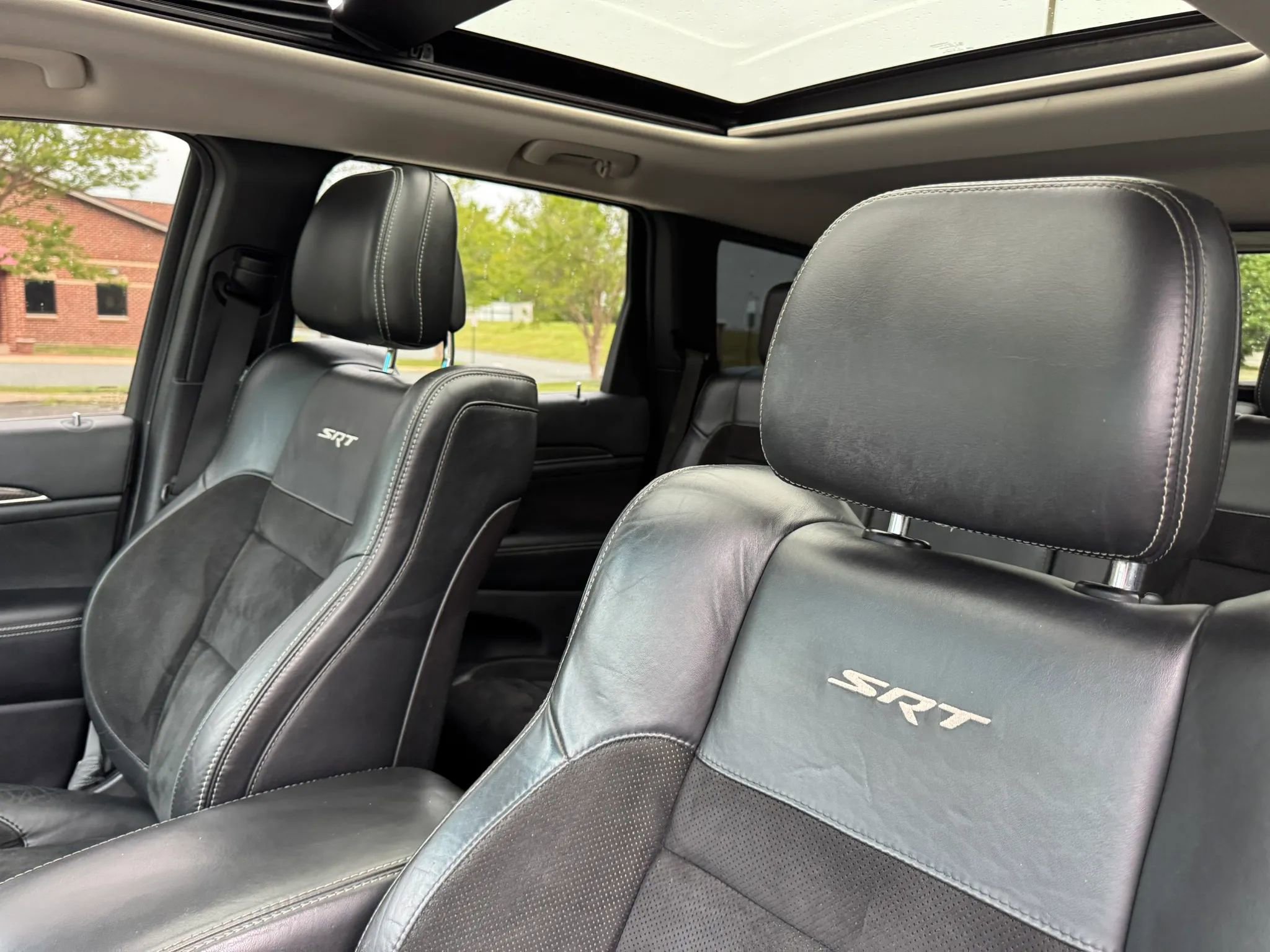 Used 2012 Jeep Grand Cherokee SRT8 w/ Luxury Group II AWD/4WD image 12