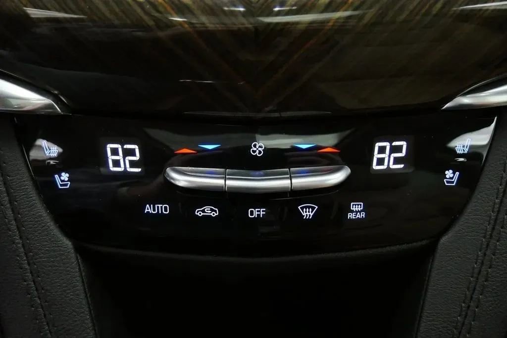 Used 2023 Cadillac XT6 Sport w/ Platinum Package image 29